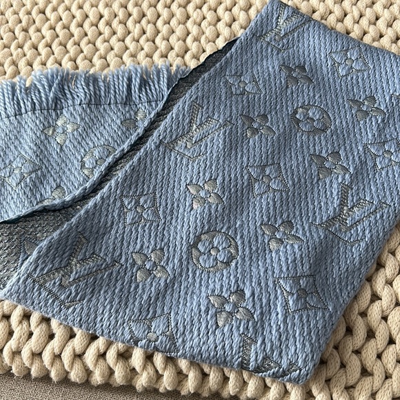 Louis Vuitton LOGOMANIA WOOL SCARF. 7 - Picture 4 of 7